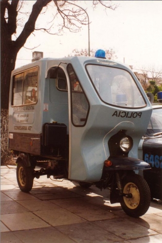 ant Argentine police scooter